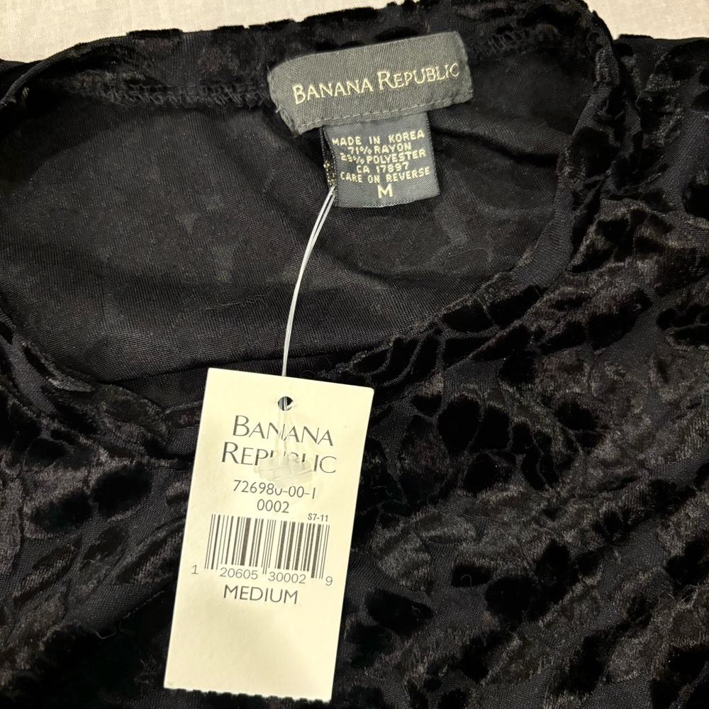 Banana Republic Black Burnout Velvet Floral Top – Size M (NWT) - Picture 5 of 5